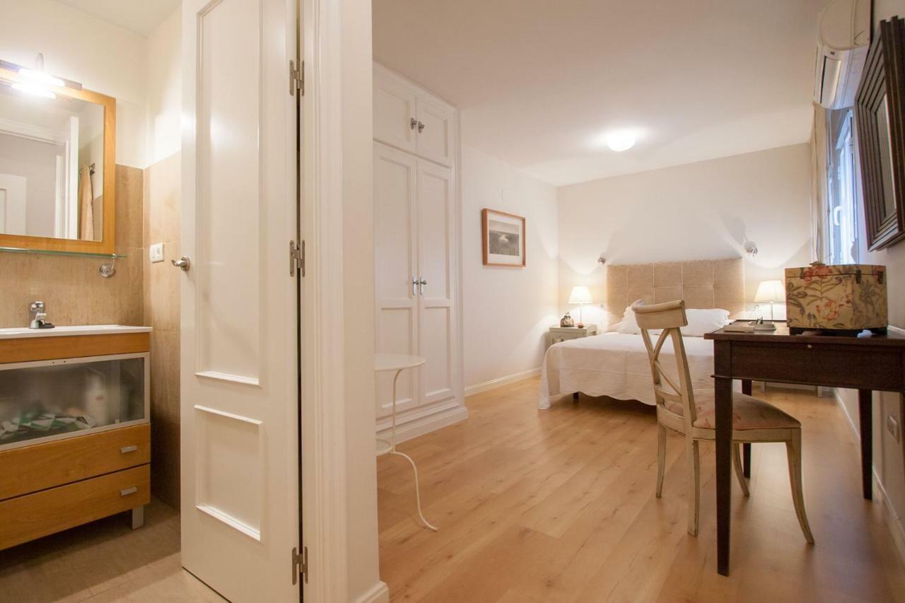 Medina Apartment And Parking Historical Center Sevilla Eksteriør billede